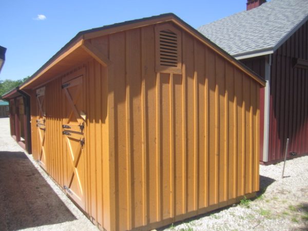 Horse barn - shed row