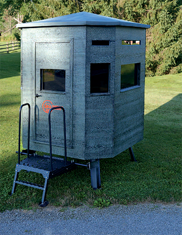 Hunting blind shooting house